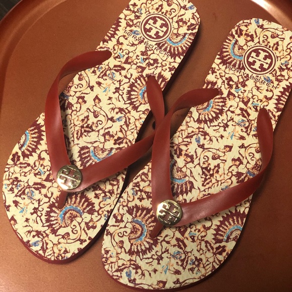 tory burch flip flops size 9